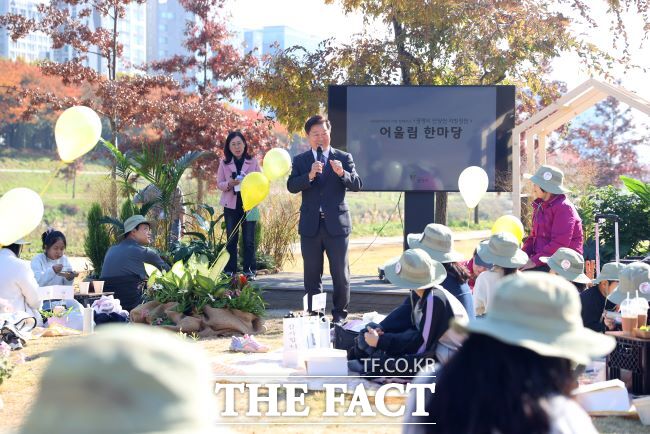 박승원 광명시장이 정원 어울림 한마당에서 인사말을 하고 있다. /광명시