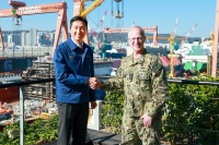  美 해군참모총장, HD현대중공업 방문…