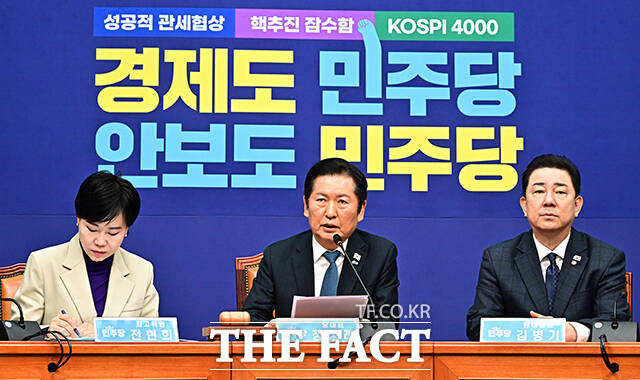 정청래 더불어민주당 대표가 17일 오전 서울 여의도 국회에서 열린 최고위원회의에 참석해 모두발언을 하고 있다. /국회=배정한 기자