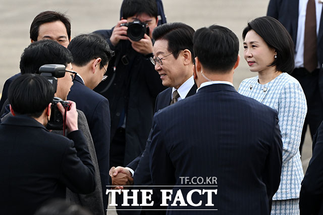 이 대통령 부부 'G20 정상회의 참석 및 4개국 순방 출국'