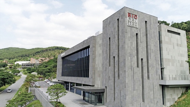 대웅제약은 보건복지부 주관 2025년동 K-AI 신약개발 전임상·임상 모델개발 사업의 공동 연구기관으로 선정됐다고 17일 밝혔다. 사진은 대웅제약 용인연구소. /대웅제약