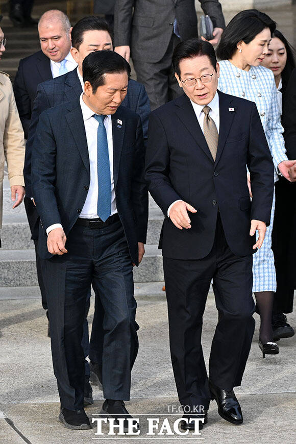 이 대통령 부부 'G20 정상회의 참석 및 4개국 순방 출국'