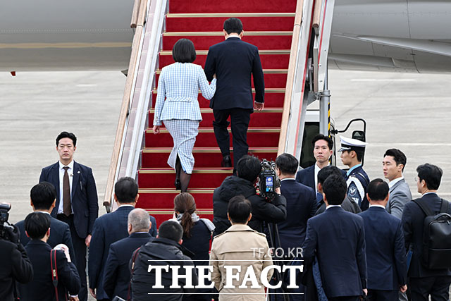 이 대통령 부부 'G20 정상회의 참석 및 4개국 순방 출국'