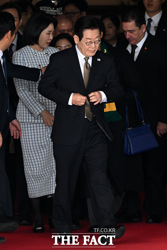 이 대통령 부부 'G20 정상회의 참석 및 4개국 순방 출국'