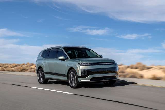 산업통상부와 중소벤처기업부는 17일 현대·기아차, 자동차 부품 협력기업(중소·중견) 87개사 등과 자동차 공급망 탄소 감소 감축 상생 협약식을 개최했다. 사진은 현대차 아이오닉 9. / 현대차