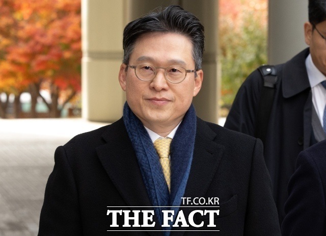 채상병 순직 사건 수사를 방해한 혐의를 받는 김선규 전 고위공직자범죄수사처 부장검사가 17일 오전 서울 서초구 서울중앙지방법원에서 열린영장실질심사에 출석하고 있다. /뉴시스