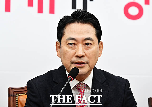 장동혁 국민의힘 대표가 17일 오전 서울 여의도 국회에서 열린 최고위원회의에 참석해 모두발언을 하고 있다. /배정한 기자