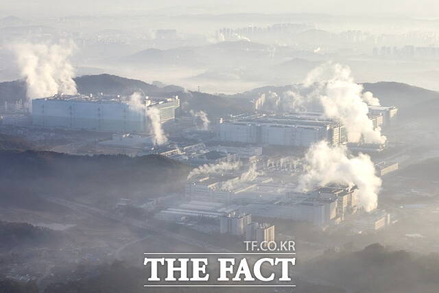 삼성디스플레이 전경. 아산시의 꾸준한 성장에는 대기업과 유관 기업 등 양질의 일자리가 주요했다. /아산시