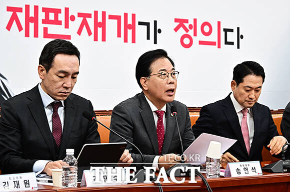 송언석 국민의힘 원내대표가 17일 오전 서울 여의도 국회에서 열린 최고위원회의에 참석해 모두발언을 하고 있다. /배정한 기자