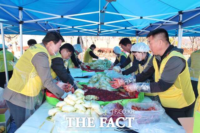대한전문건설협회 당진시 운영위원회가 14일 ‘김장 나눔 대축제’를 개최했다. /당진시