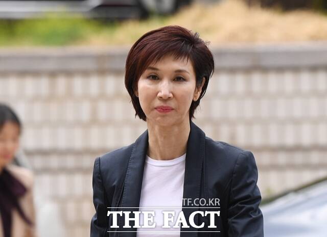노소영 아트센터 나비 관장(사진)의 측근으로 알려진 박영숙 유엔미래포럼 대표에 대한 최태원 회장 명예훼손 사건 공판이 17일 열렸다. /더팩트 DB