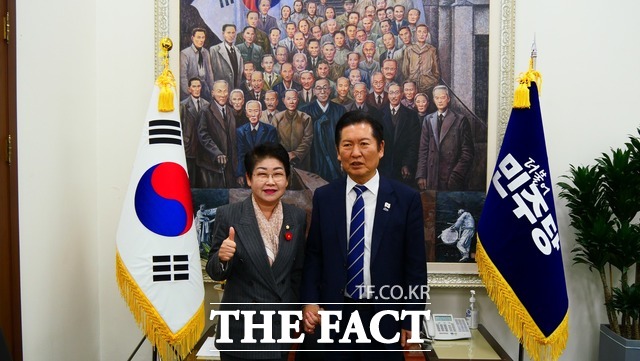 백인숙 여수시의회 의장이 13일 국회에서 정청래 더불어민주당 대표와 전남여성정책을 논의했다. /백인숙 여수시의장