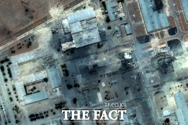 압바스 아락치 이란 외무장관은 지난 6월 이란-이스라엘 전쟁 당시 미국의 공습 이후 국내 어느 곳에서도 우라늄 농축을 하고 있지 않다고 16일(현지시간) 밝혔다. 사진은 맥사 테크놀로지스가 제공한 위성사진에서 지난 6월 22일(현지시간) 이란 이스파한 핵 시설이 미국의 공습으로 파손된 모습. /AP.뉴시스