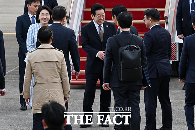 이 대통령 부부 'G20 정상회의 참석 및 4개국 순방 출국'