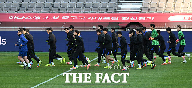 대한민국 축구 국가대표팀이 17일 오후 서울 마포구 서울월드컵경기장에서 가나전을 앞두고 훈련하고 있다. /서울월드컵경기장=박헌우 기자