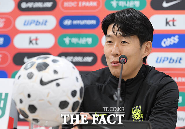 한국 축구 국가대표팀 주장 손흥민이 17일 오후 서울월드컵경기장에서 열린 가나전 대비 기자회견에 참석해 취재진의 질문에 답하고 있다. /서울월드컵경기장=박헌우 기자