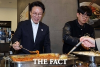  김민석 국무총리, 성균관대 학생들과 '천원의 아침밥' [포토]