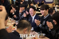  김민석 국무총리, 성대 학생들과 즐거운 아침 식사 [포토]