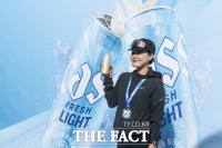  '완주의 순간' 카스 라이트 포토존에서 특별한 기념샷 [포토]