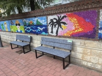  직원 유니폼이 시민 쉼터로 재탄생…신세계백화점 '리뉴 벤치' 기증