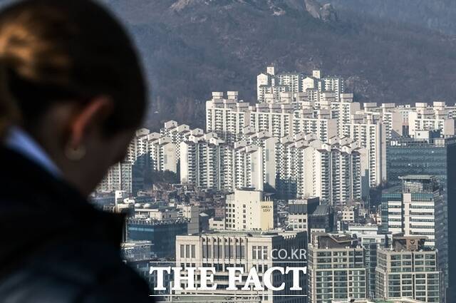 한국은행이 지난 6월 발표한 보고서에 따르면 집값이 오를 것이란 기대심리가 실제 주택 가격 상승으로 이어지는 것으로 나타났다. /뉴시스