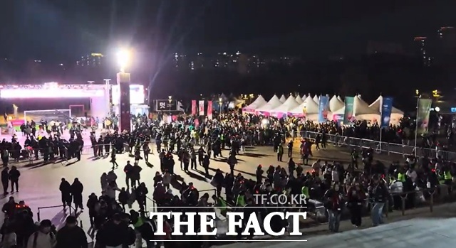 18일 오승혁의 현장은 한국-가나 축구대표팀 경기가 열리는 서울월드컵경기장을 찾았다. 영하의 날씨를 뚫고 경기를 즐기기 위해 찾는 팬들의 열정이 가득했다. /서울월드컵경기장=오승혁 기자