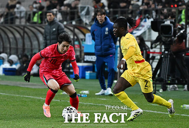 대한민국과 가나의 A매치 친선경기가 18일 오후 서울 마포구 서울월드컵경기장에서 열린 가운데 이강인이 드리블을 하고 있다. /서울월드컵경기장=박헌우 기자