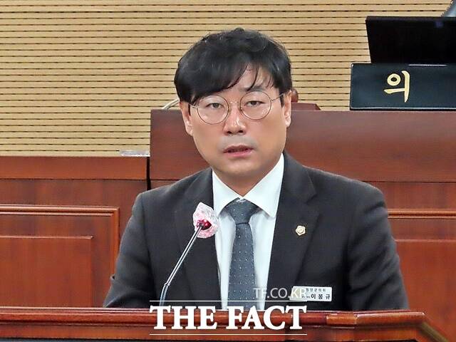 이봉규 의원이 18일 청양군의회 제316회 제2차 정례회 제1차 본회의에서 5분 자유발언을 하고 있다. /김형중 기자