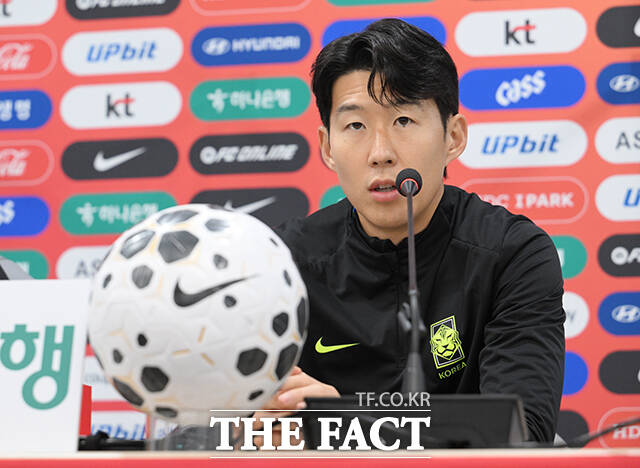 대한민국 축구대표팀 손흥민이 17일 오후 서울 마포구 서울월드컵경기장에서 열린 기자회견에 참석해 취재진의 질문에 답하고 있다. /서울월드컵경기장=박헌우 기자