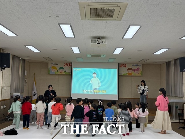 함평군이 흡연 예방 교육 우리는 노담밴드를 운영하고 있다./함평군