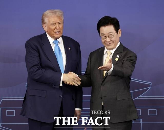 북한은 한미 팩트시트에 적시된 항행의 자유 재확인을 언급하고 주권 국가들의 영토 완정과 핵심 이익을 부정이라고 밝혔다. 사실상 대중 견제 문구에 북한이 나서서 반발한 셈으로 북중 공조 가능성이 제기된다. 사진은 이재명 대통령과 도널드 트럼프 미국 대통령. /뉴시스