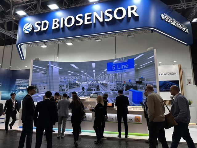 에스디바이오센서 MEDICA 2025 부스 현장 사진. /에스디바이오센서