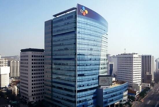 CJ그룹은 신임 경영리더를 중심으로 한 정기 임원인사를 18일 단행했다. 이번 인사에서 신임 경영리더는 지난해의 2배 가까운 40명이 이름을 올렸다. 특히 30대 신임 경영리더가 5명으로 늘었으며, 전체 경영리더 중 80년대 이후 출생 비중도 45%에 달했다. /CJ그룹