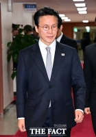  국무회의장 들어서는 김민석 국무총리 [포토]