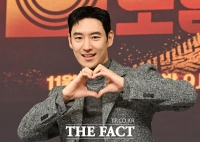  이제훈 '김도기 기사의 하트~' [포토]