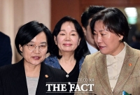  국무회의 참석하며 대화 나누는 송미령-한성숙 [포토]