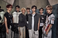  클로즈 유어 아이즈, 초동 57만 장…전작의 2배