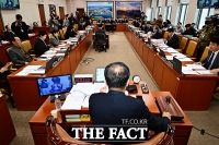  2026년도 예산안 의결하는 맹성규 국토위원장 [포토]