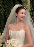  김옥빈, 결혼식 사진 공개…