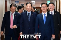  미소 지으며 국무회의 참석하는 구윤철 부총리 [포토]