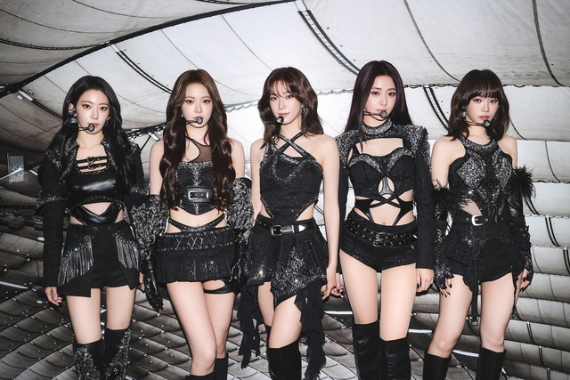 르세라핌이 18일에 이어 19일 일본 도쿄돔에서 콘서트를 개최하는 가운데 일본 5대 스포츠지가 이들을 집중 조명했다. /쏘스뮤직