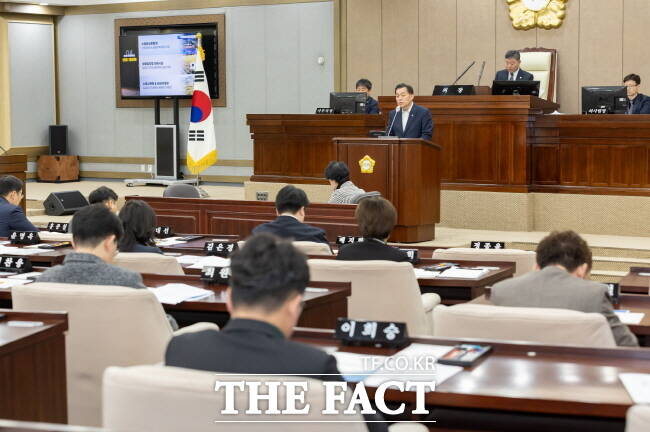 이재준 수원시장이 19일 제397회 수원시의회 제2차 정례회에서 시정연설을 하고 있다. /수원시