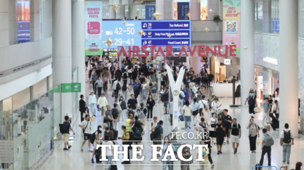 인천국제공항공사가 신라·신세계면세점이 사업권을 반납한 면세구역에 대한 재입찰을 오는 12월 실시할 예정이다. /뉴시스