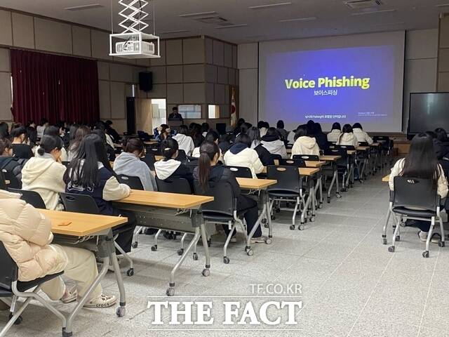 당진경찰서는 19일 호서고 3학년 학생 300여 명을 대상으로 범죄예방 교육을 실시했다. /당진경찰서