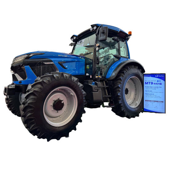 2025 익산농업기계박람회에 전시된 MT9 파워셔틀. /LS엠트론