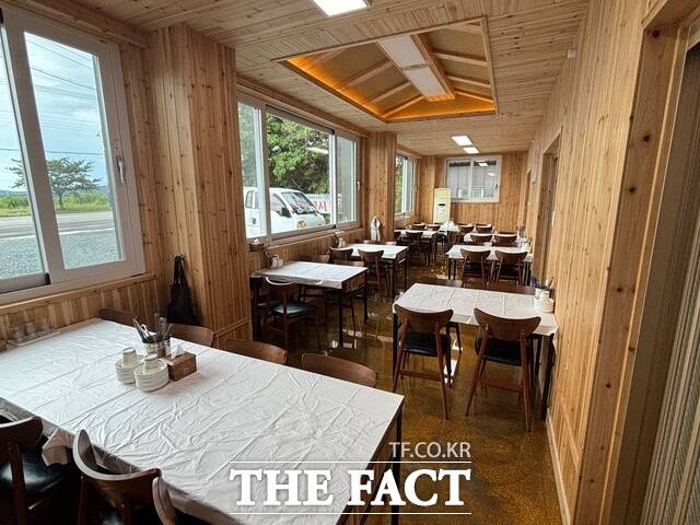 시설 개선을 완료한 음식점./영암군