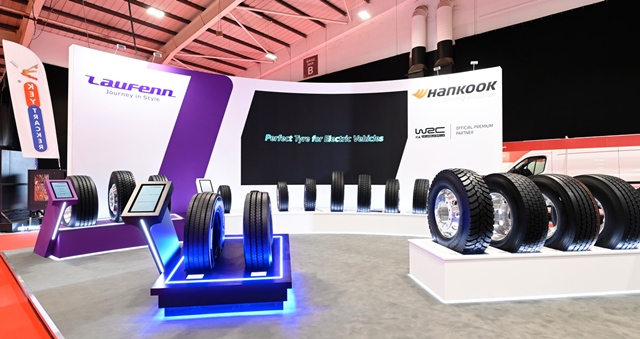 한국타이어앤테크놀로지(한국타이어)는 19일부터 20일(현지시간)까지 영국 스코틀랜드 글래스고에서 열리는 상용차 박람회 RTX 스코틀랜드2025에 참가해 트럭·버스용 타이어(TBR) 기술력을 선보인다고 밝혔다. 2025 RTX 스코틀랜드 한국타이어 부스. /한국타이어