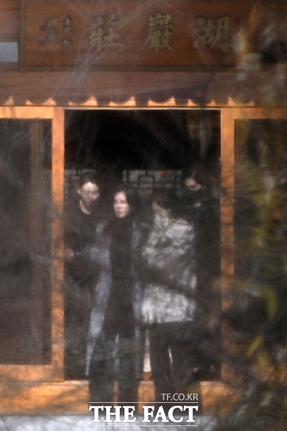 '이병철 38주기' 추도식 참석한 이부진-홍라희-이서현.