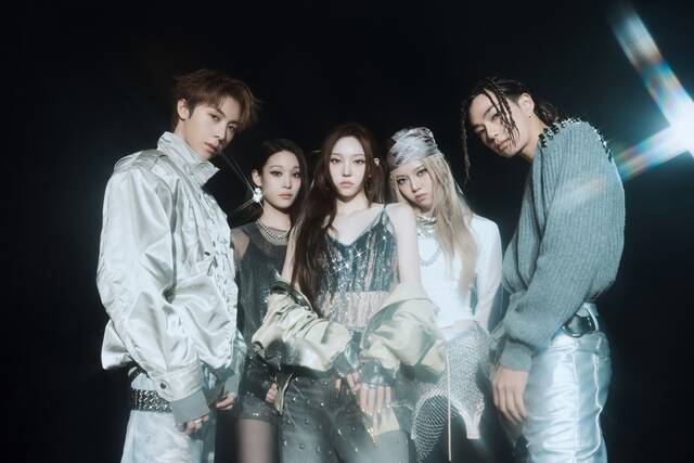 올데이 프로젝트가 17일 신곡 ONE MORE TIME을 발표했다. 지난 6월 데뷔하자마자 음원차트를 씹어먹은 지 5개월여 만의 컴백이다. /더블랙레이블