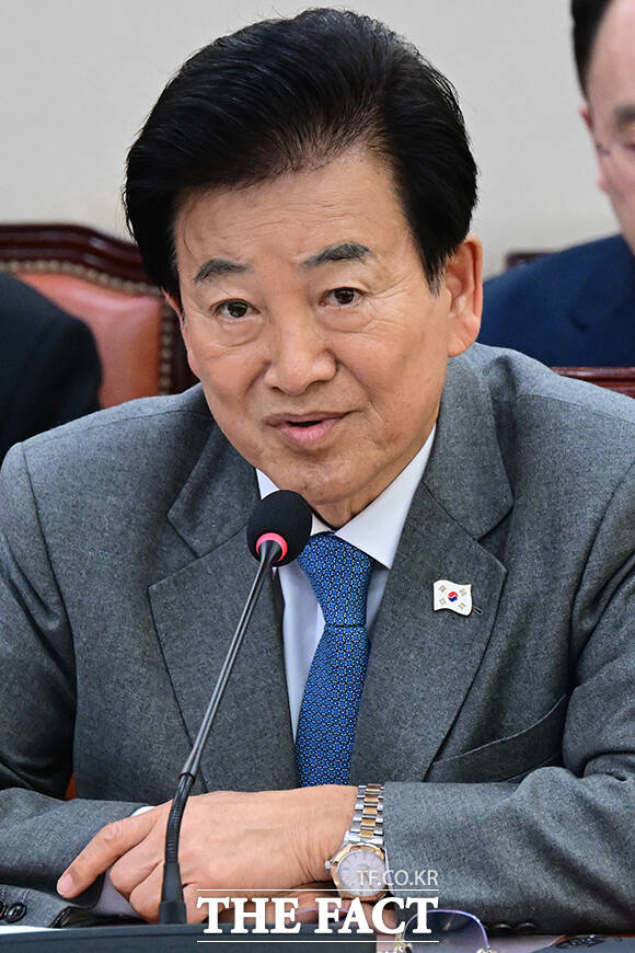 질의 답변하는 정동영 장관.